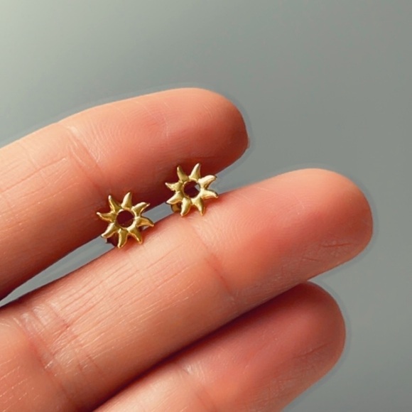 14k Gold Tiny Sun Stud Earrings - Picture 5 of 5